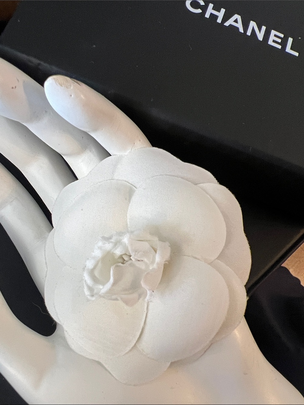 CHANEL White Camellia Fabric Flower Sticker - Picture 2 of 4